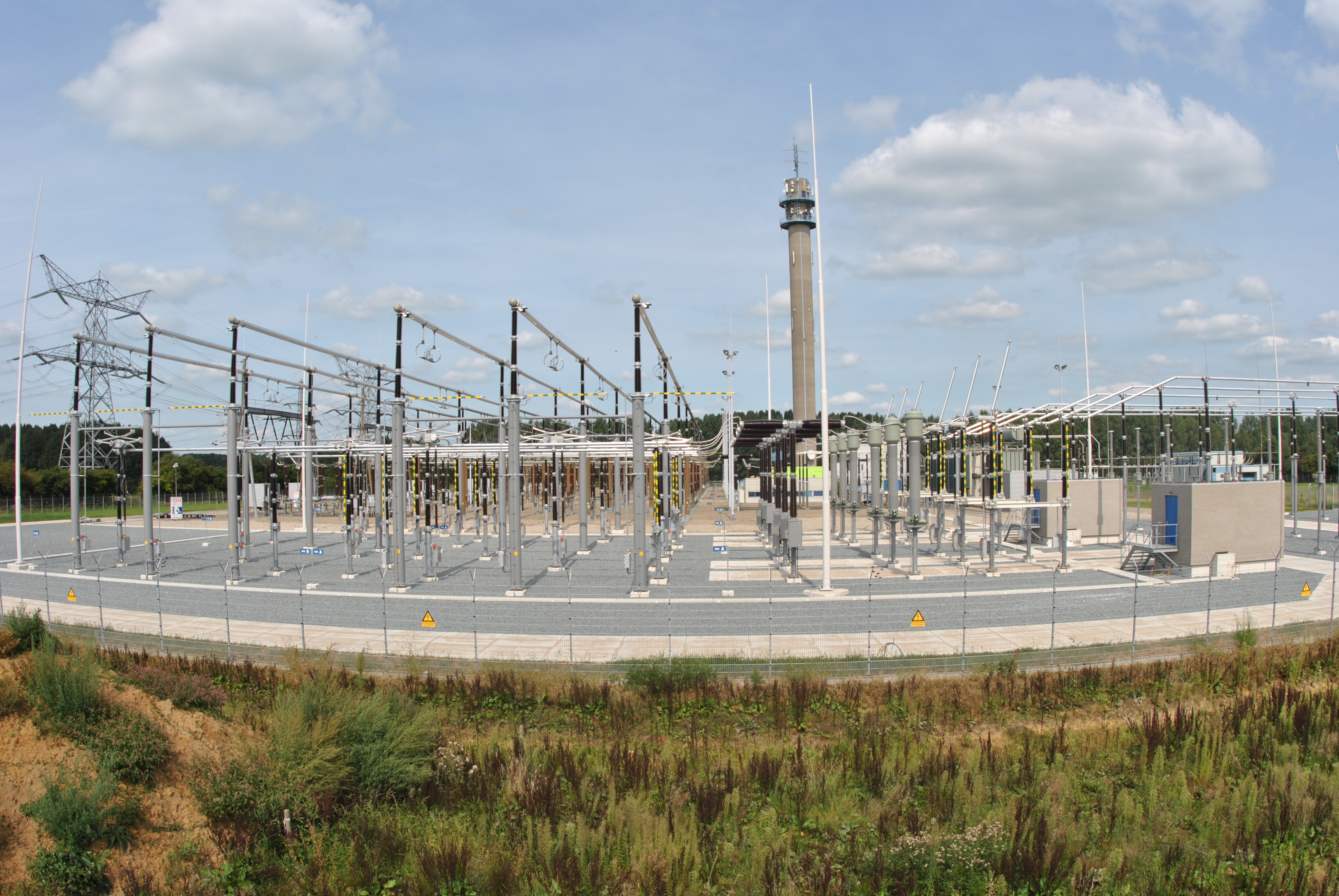 The role of IoT in guaranteeing power network resilience