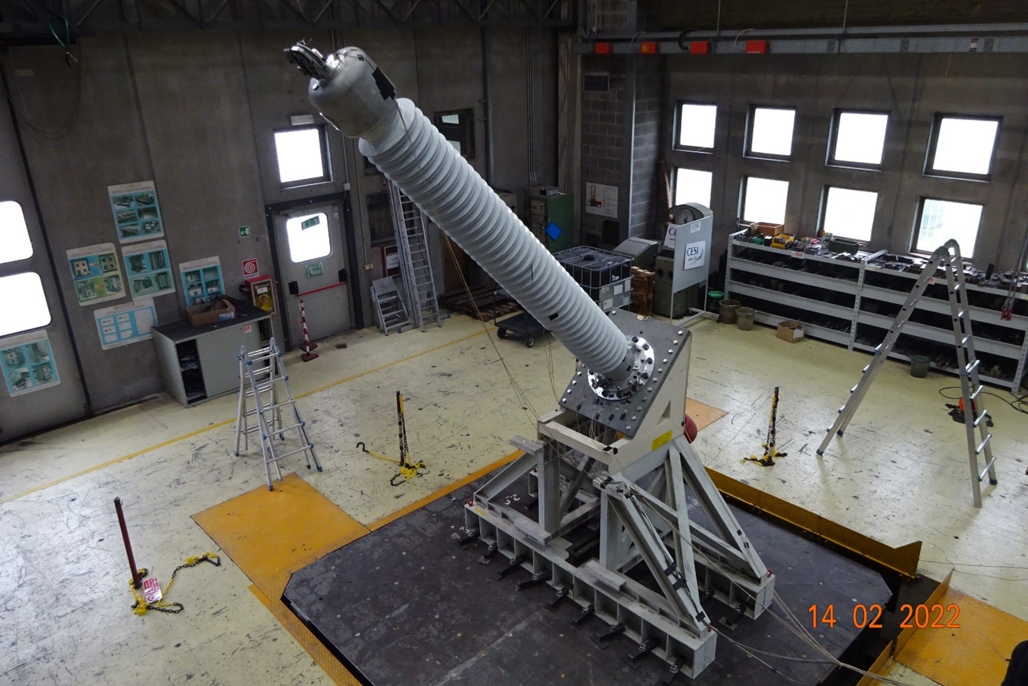 KEMA Labs seismic tests on GE bushing Oil-to-Air 345 kV