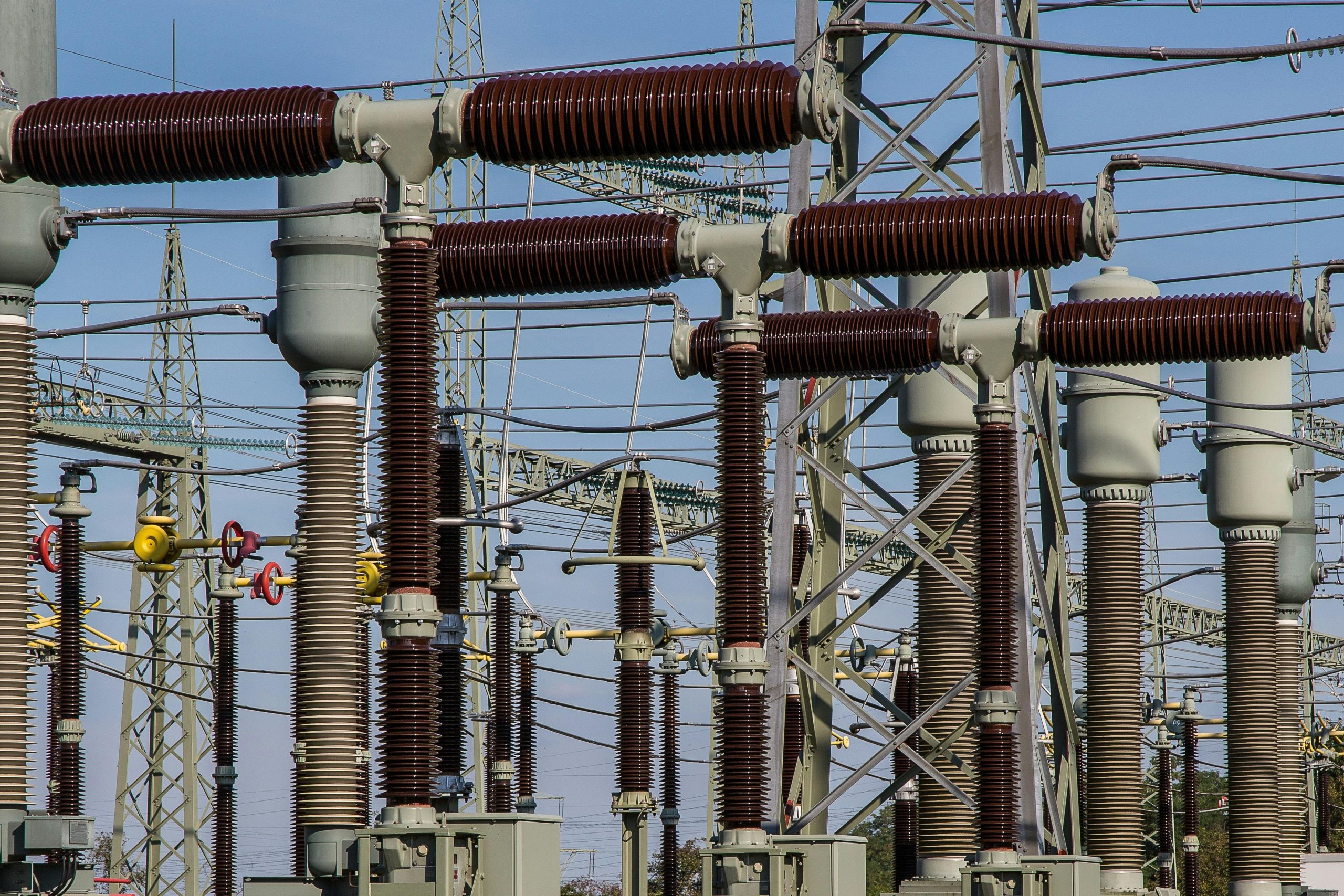 KEMA Labs’ Solutions for Voltage Control in Renewables and EVs